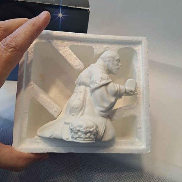 Vintage 1982 Avon Nativity Collectibles The Magi Melchior Porcelain Figurine Box - Picture 5 of 10